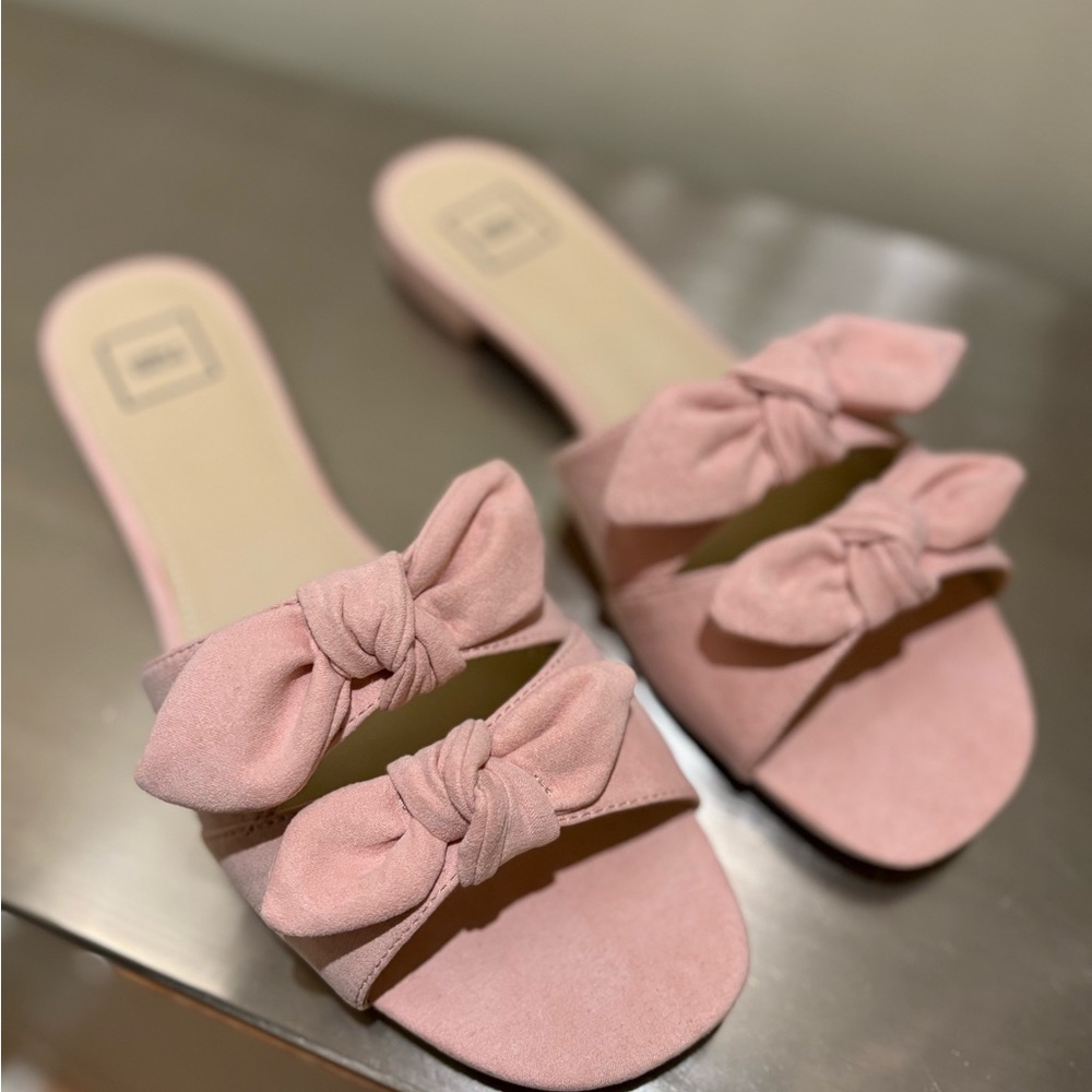Lord + Taylor || Pink Slide Sandals with Bow and Open-Toe Design